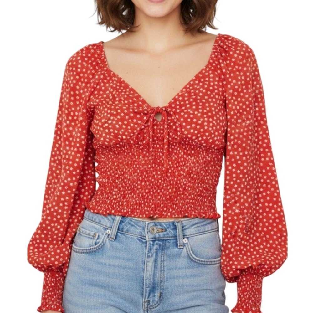 Sienna Sky Top Women Size S Red Floral Smocked Long Sleeve V-Neck Crop